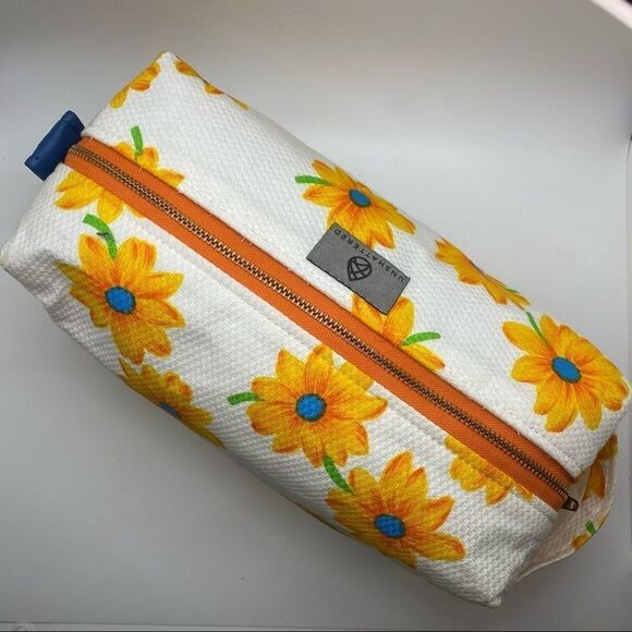 Unshattered Toiletry Kit - Picture 3 of 6